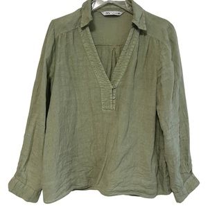 Light olive V neck top 🫒